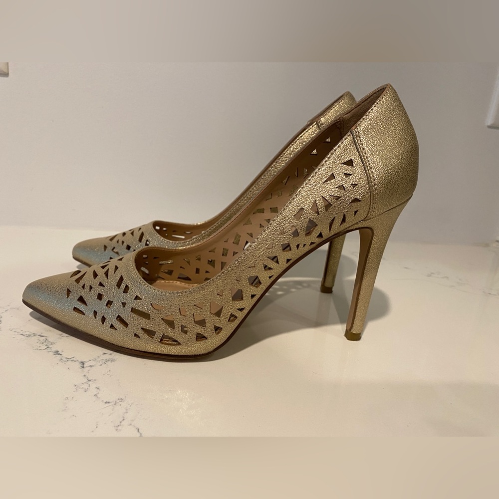 BCBG Gold 4" pump